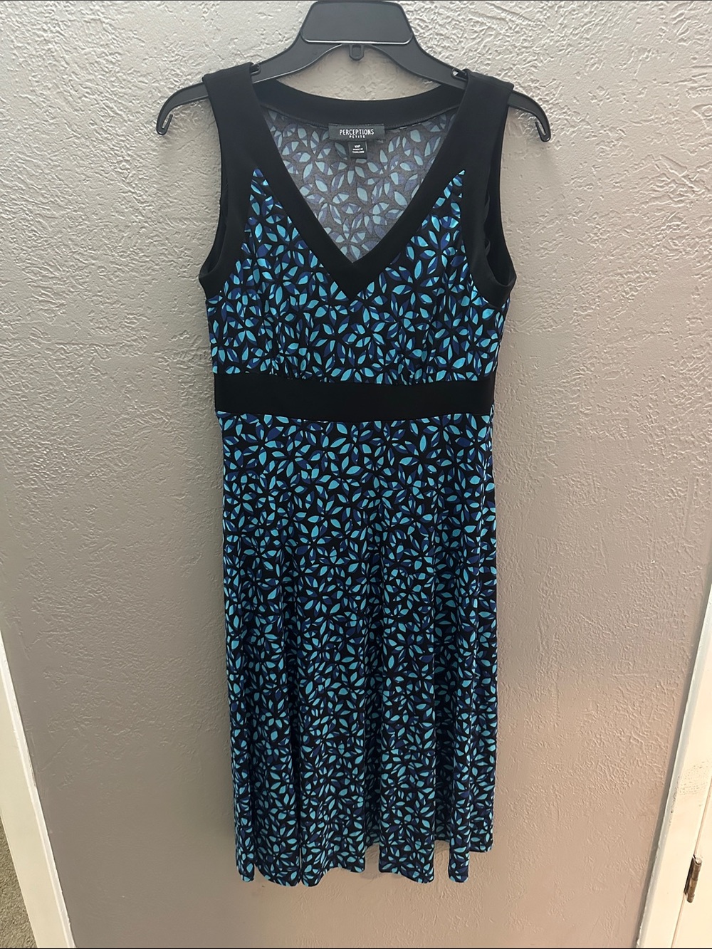 Perceptions Black & Teal Leaf-Pattern V-Neck Midi Dress